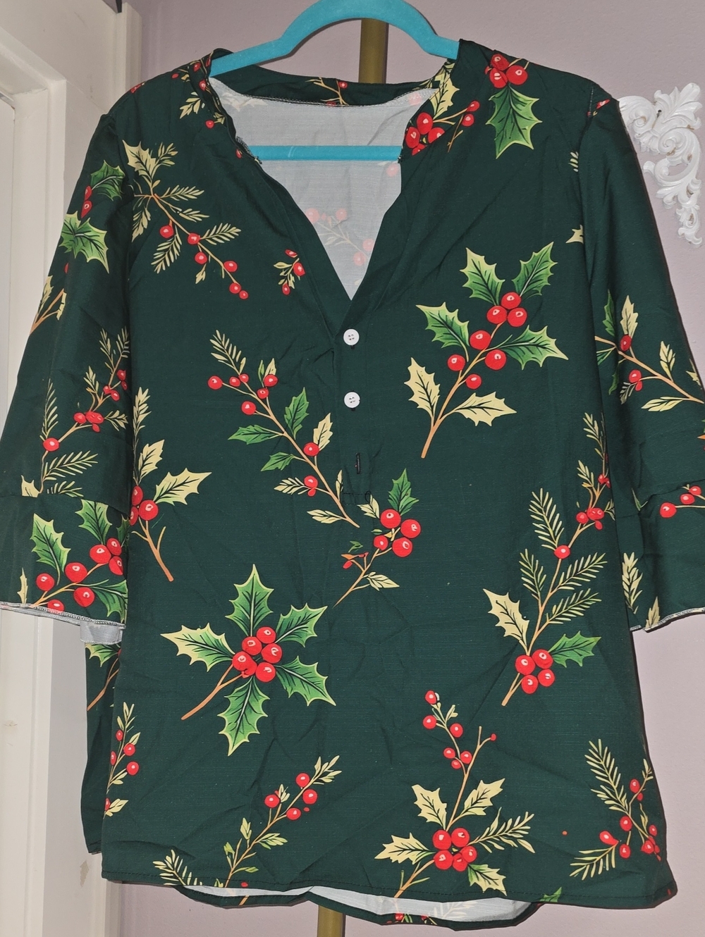 Holiday Holly Print Blouse in Dark Green